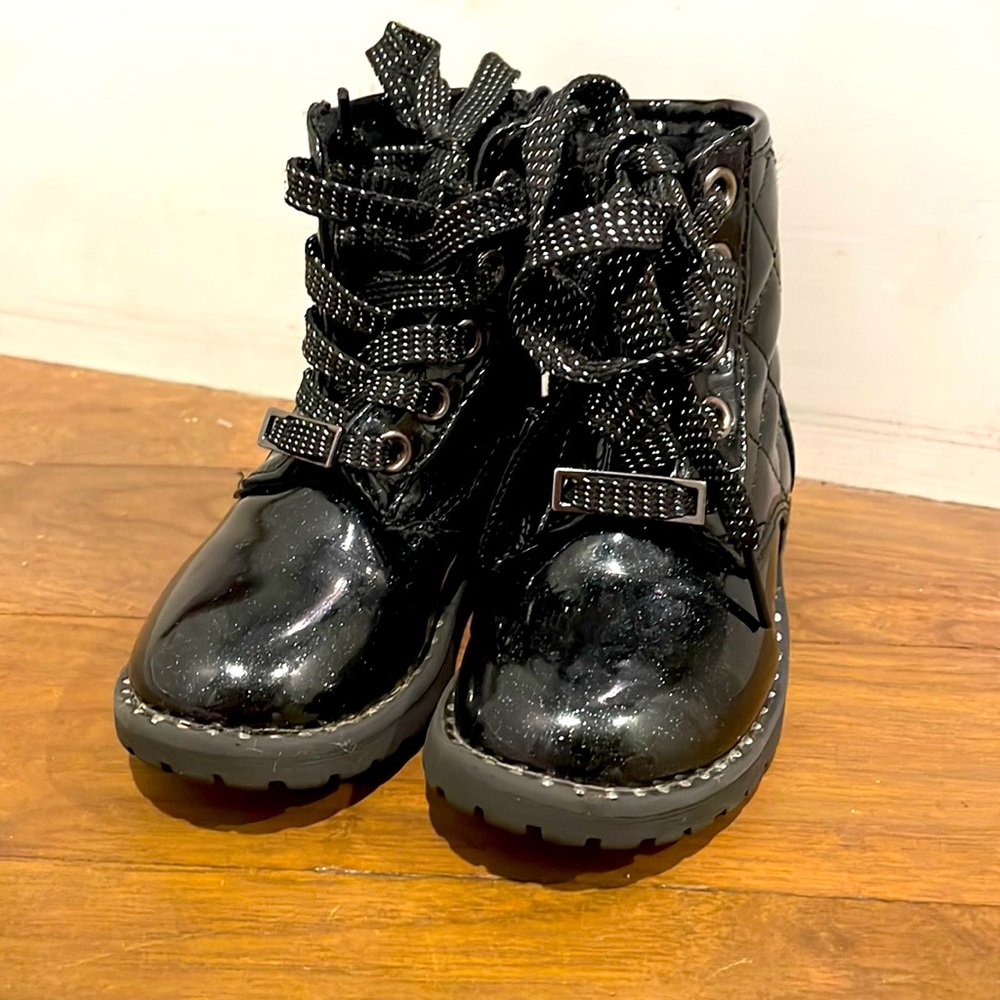 Tahari kids boots